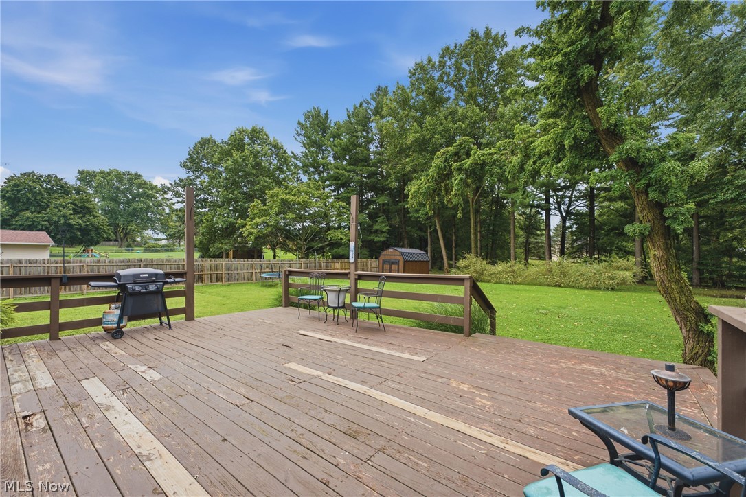 6084 Peach Street Louisville OH 44641