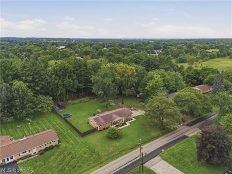 6084 Peach Street Louisville OH 44641