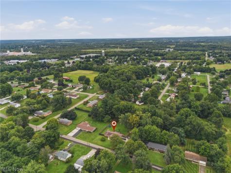 6084 Peach Street Louisville OH 44641