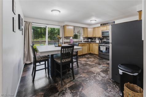6084 Peach Street Louisville OH 44641