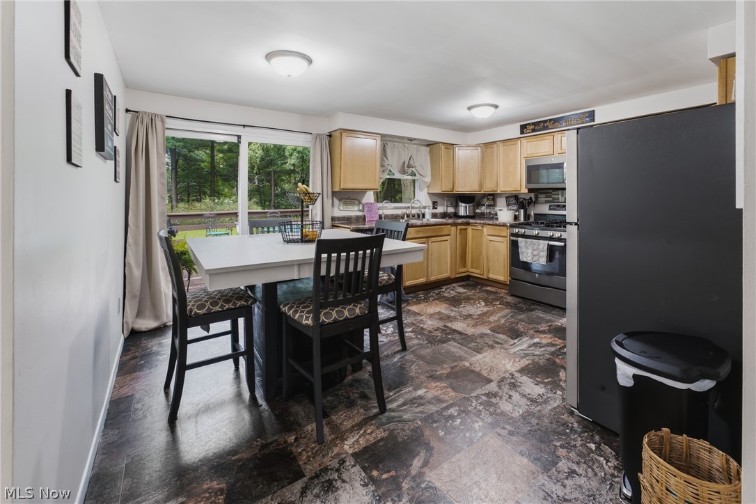 6084 Peach Street Louisville OH 44641