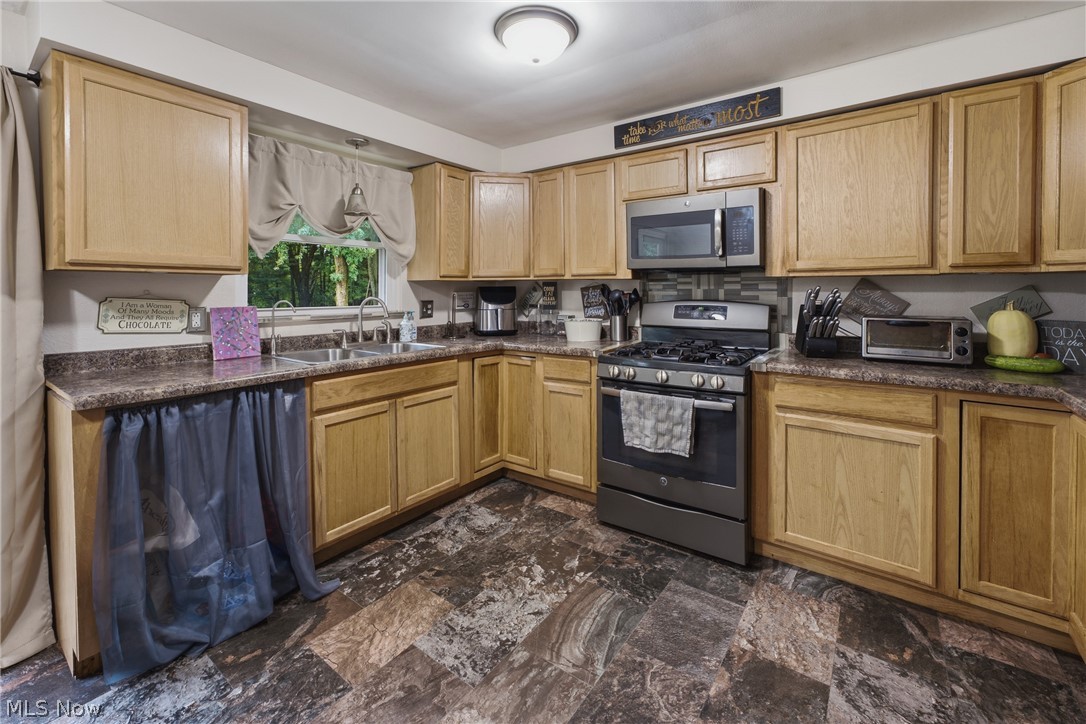 6084 Peach Street Louisville OH 44641