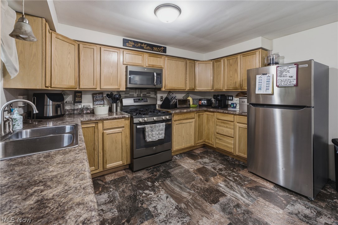 6084 Peach Street Louisville OH 44641