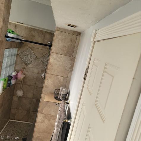 11516 Thrush Avenue Cleveland OH 44111