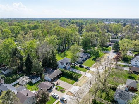 8716 Blossom Drive Mentor OH 44060