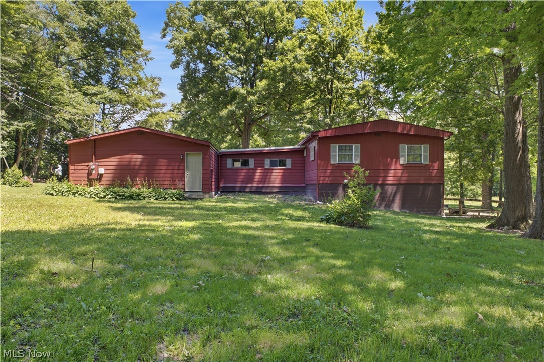 5018 Fairfield School Road Columbiana OH 44408