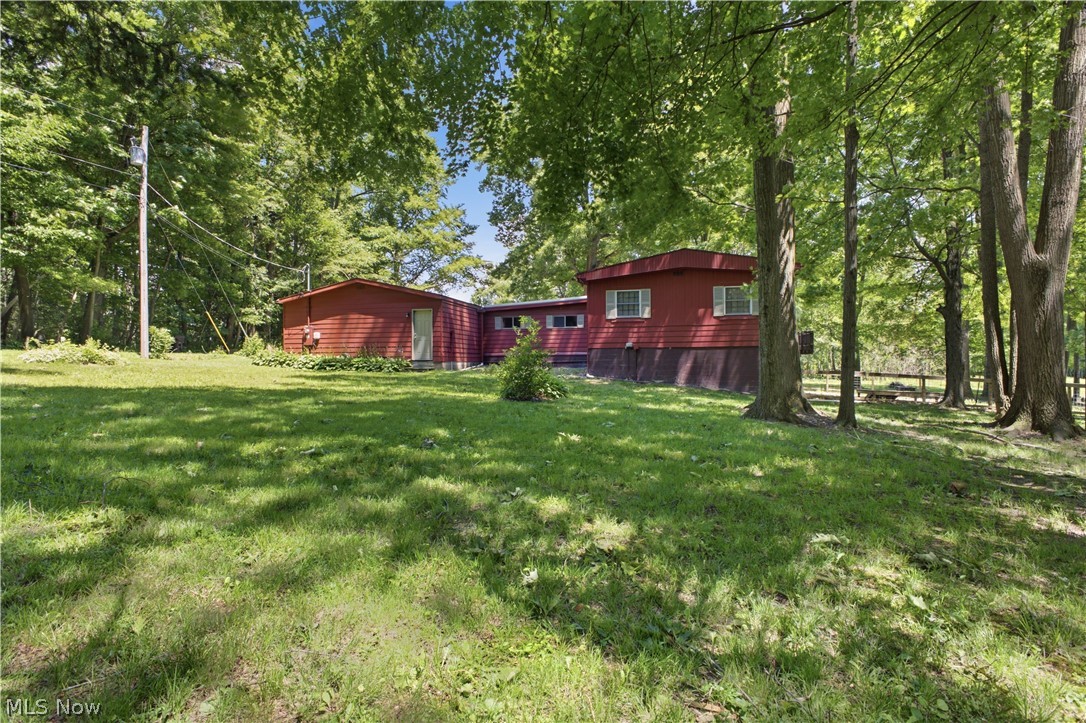 5018 Fairfield School Road Columbiana OH 44408