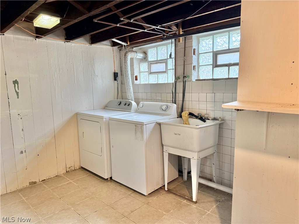 2013 Mayview Avenue Cleveland OH 44109