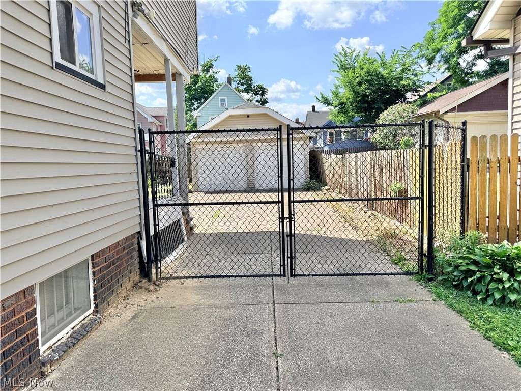 2013 Mayview Avenue Cleveland OH 44109