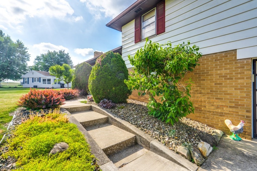 550 E Carrollton Street Magnolia OH 44643