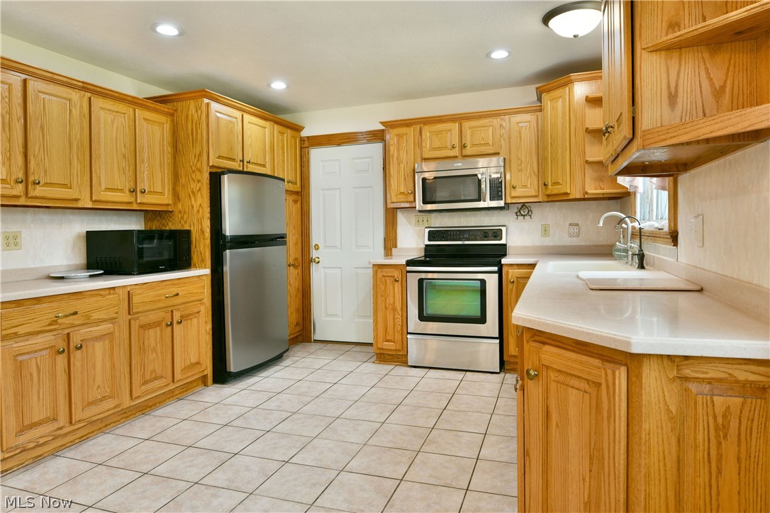 1393 Sunnyfield Avenue NW Warren OH 44481