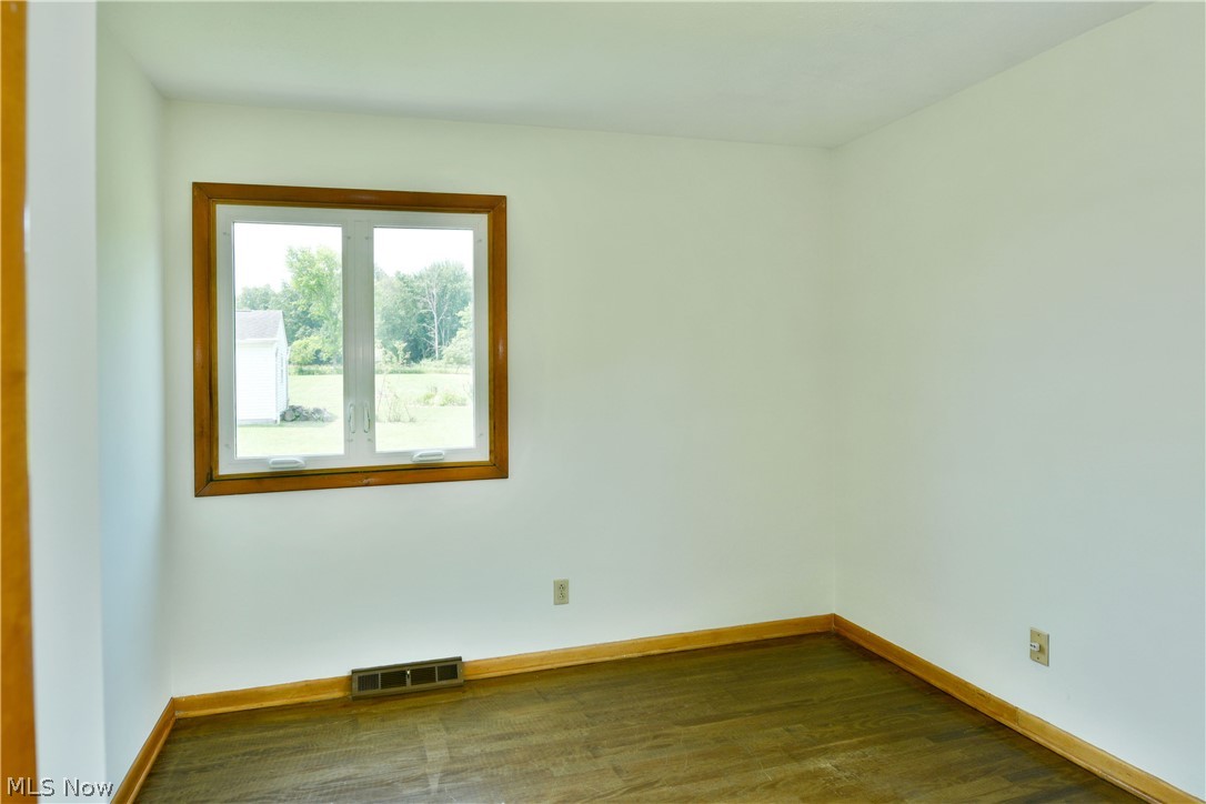 1393 Sunnyfield Avenue NW Warren OH 44481