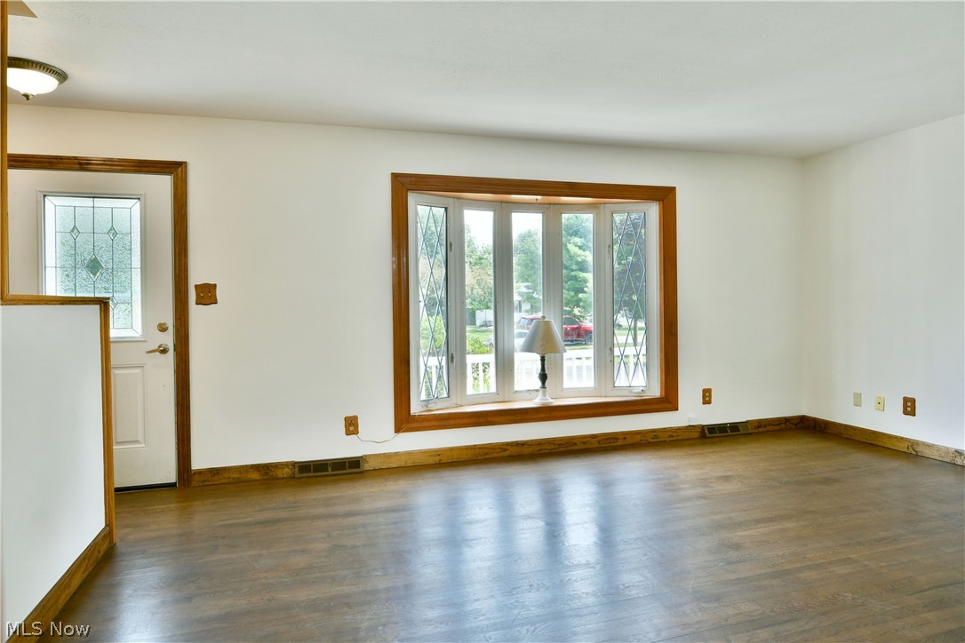 1393 Sunnyfield Avenue NW Warren OH 44481