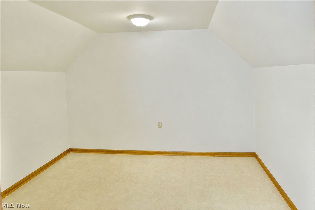 1393 Sunnyfield Avenue NW Warren OH 44481