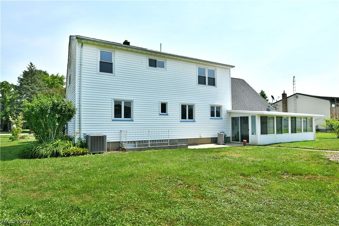 1393 Sunnyfield Avenue NW Warren OH 44481
