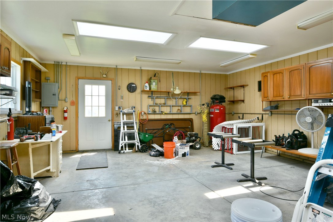 1393 Sunnyfield Avenue NW Warren OH 44481