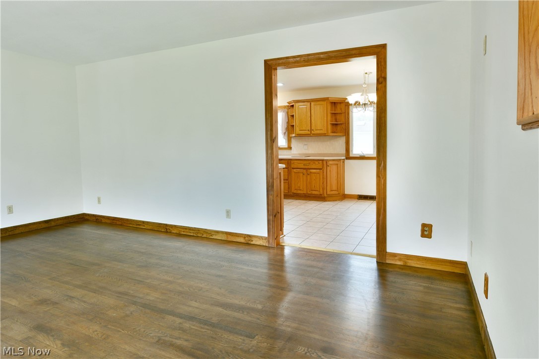 1393 Sunnyfield Avenue NW Warren OH 44481