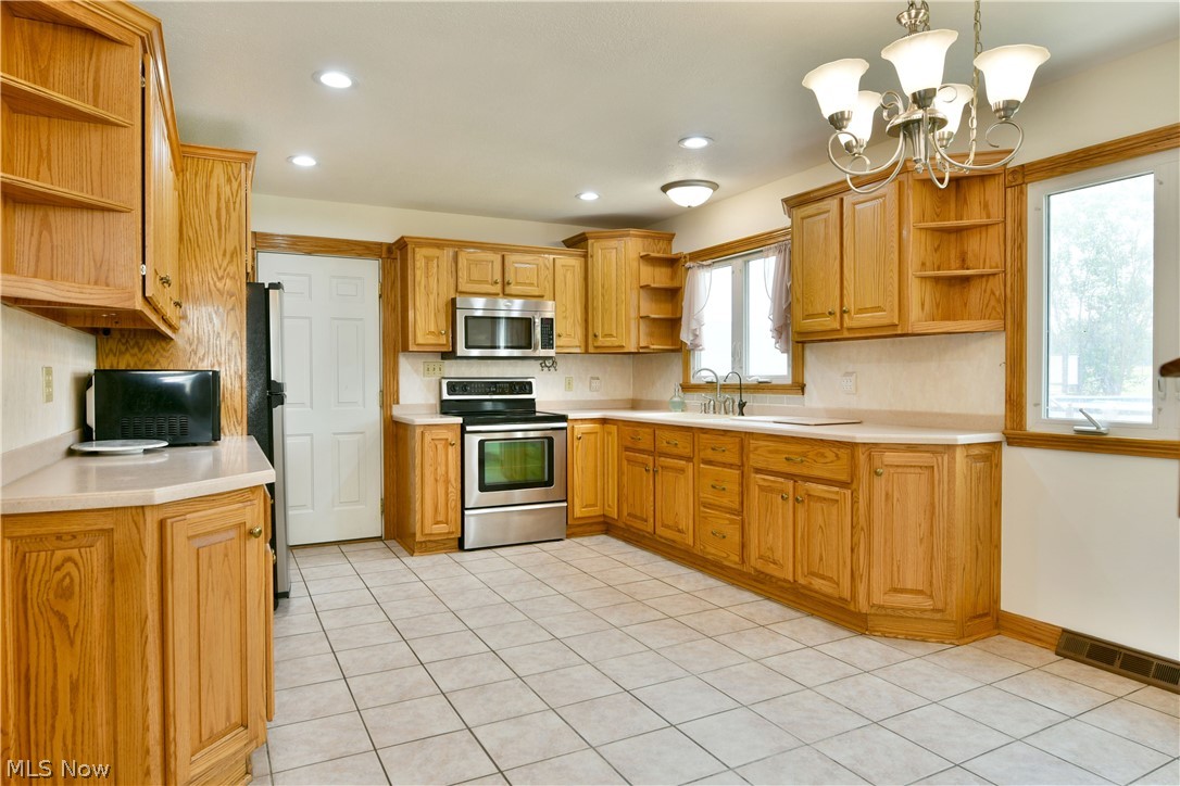 1393 Sunnyfield Avenue NW Warren OH 44481