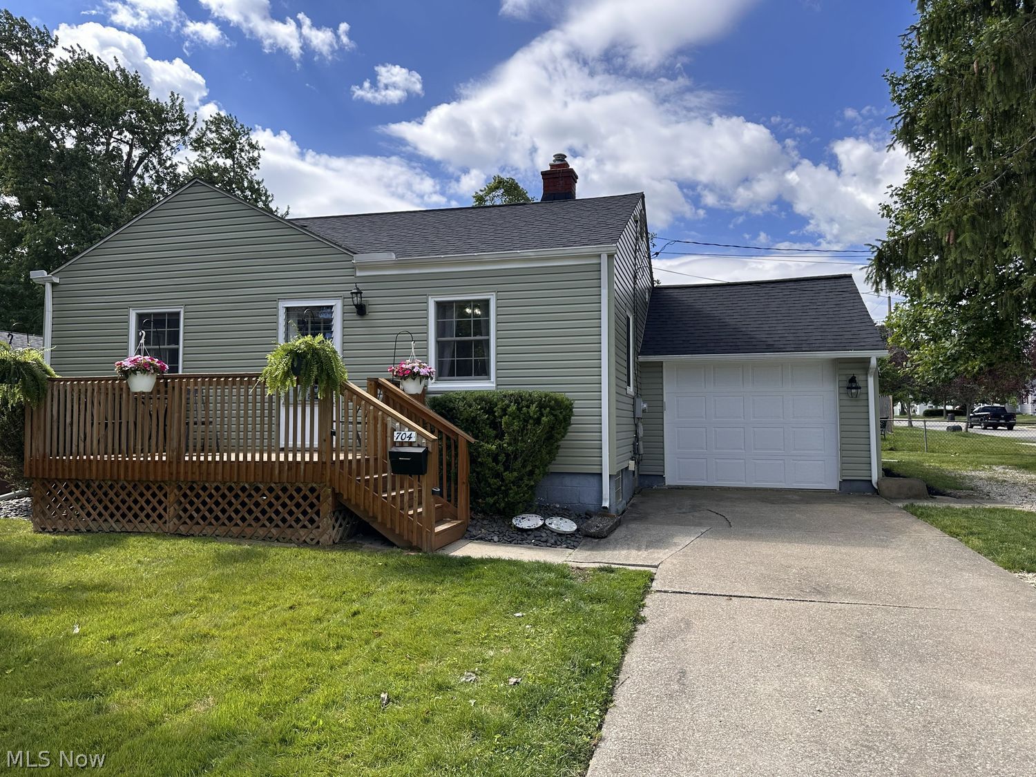 704 Oak Street Medina OH 44256