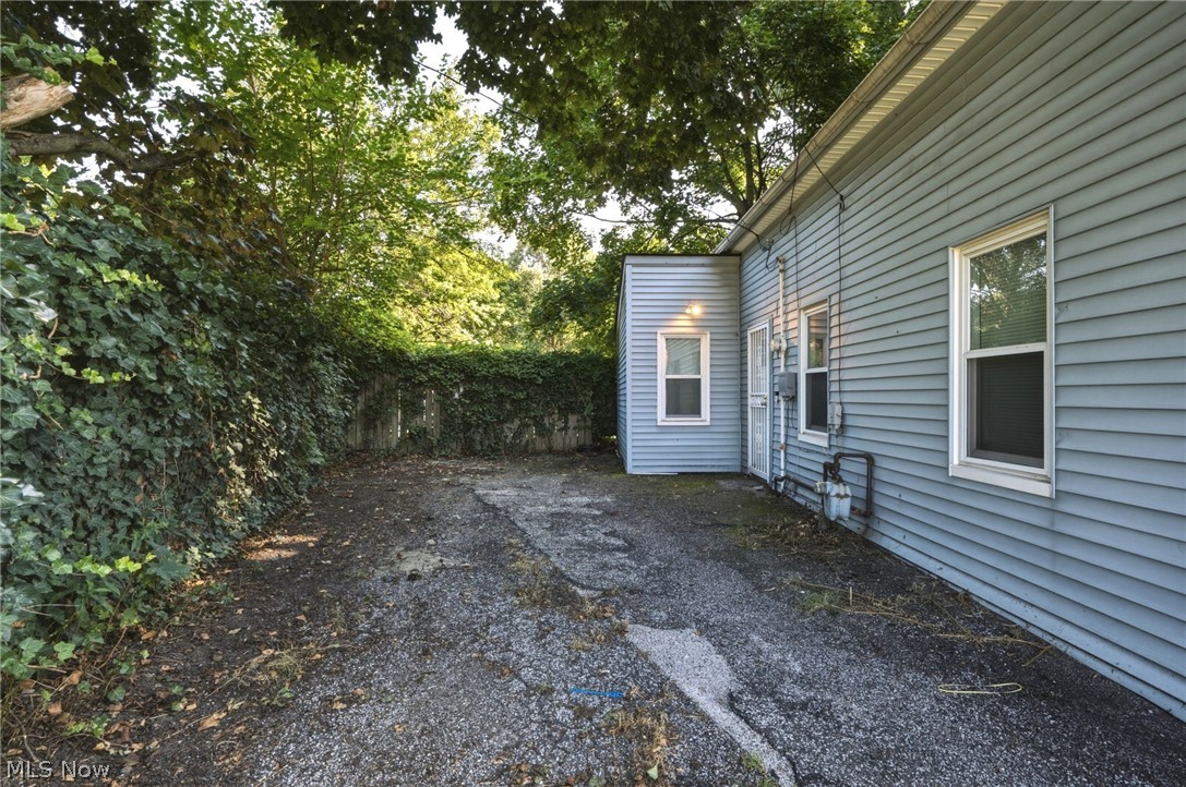1963 Fulton Place Cleveland OH 44113