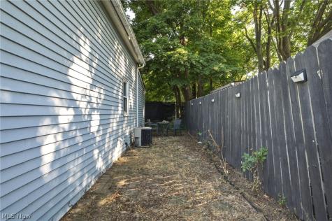 1963 Fulton Place Cleveland OH 44113
