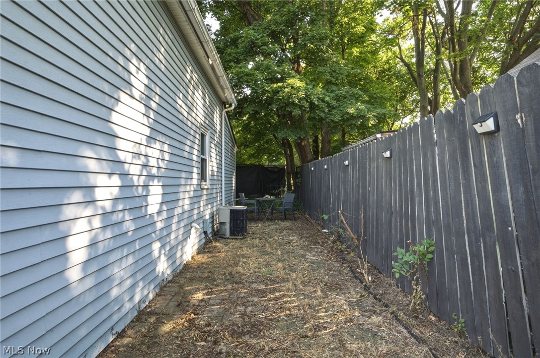 1963 Fulton Place Cleveland OH 44113