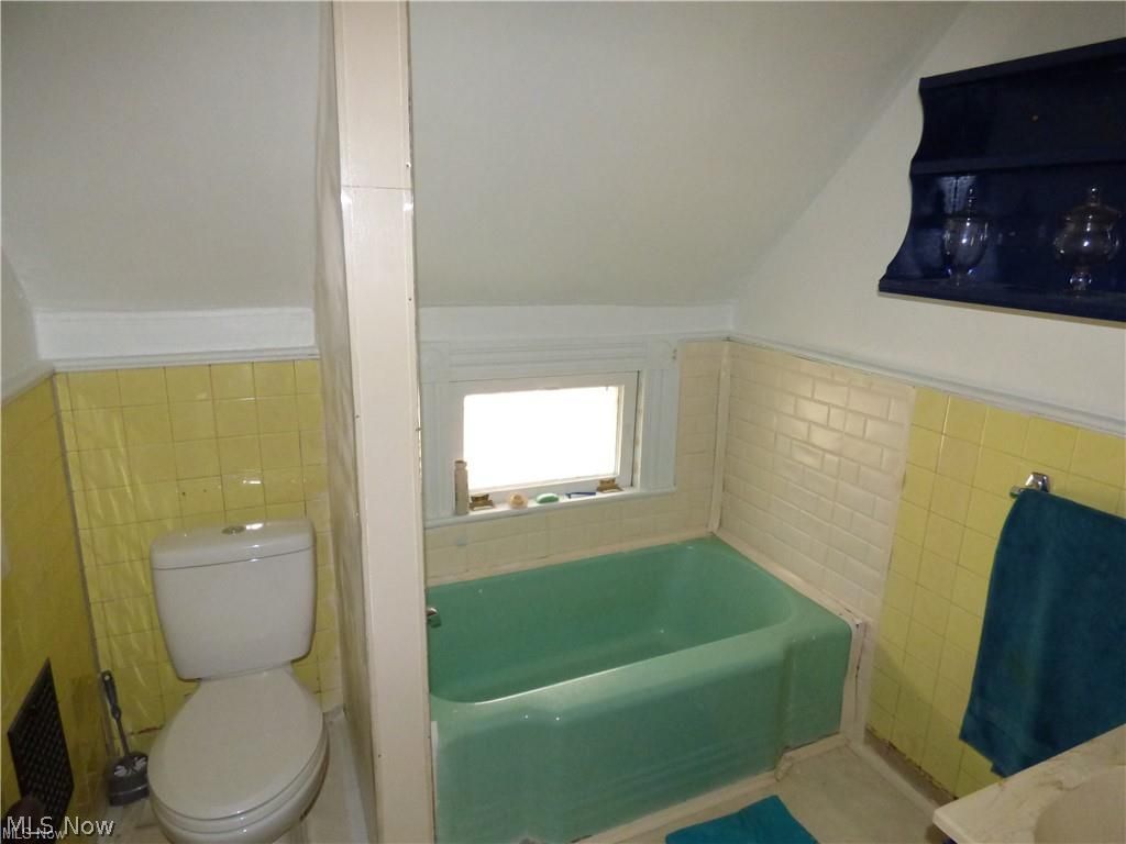 855 Adams Avenue NW Warren OH 44483