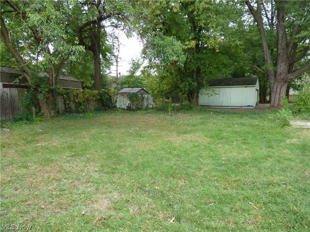 855 Adams Avenue NW Warren OH 44483