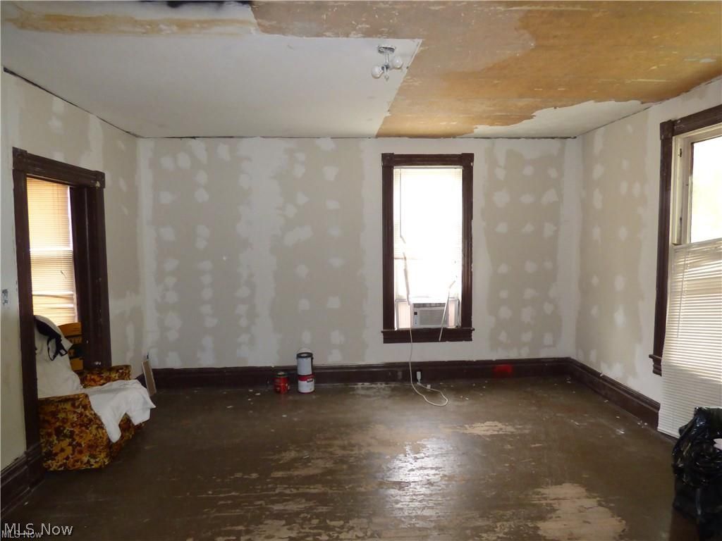 855 Adams Avenue NW Warren OH 44483