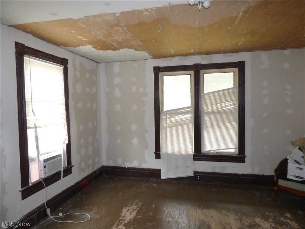 855 Adams Avenue NW Warren OH 44483