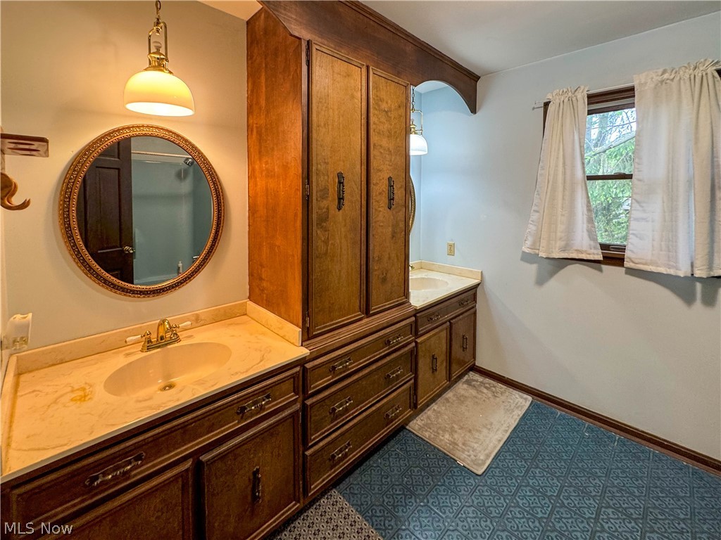 1318 Highland Avenue E Salem OH 44460
