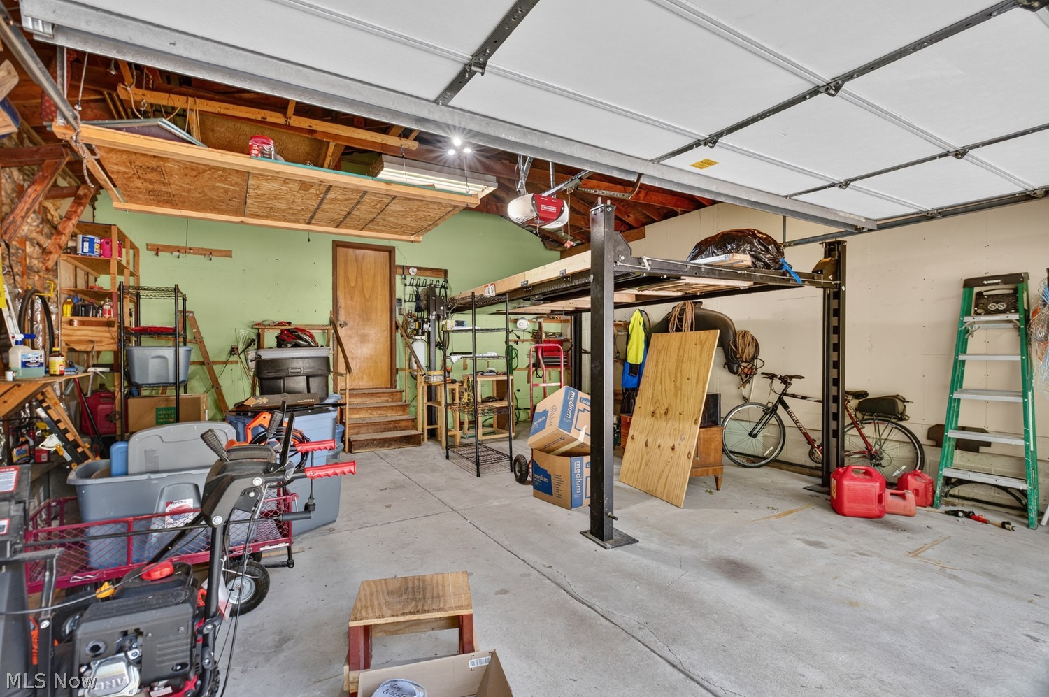 1817 N Nantucket Drive Lorain OH 44053
