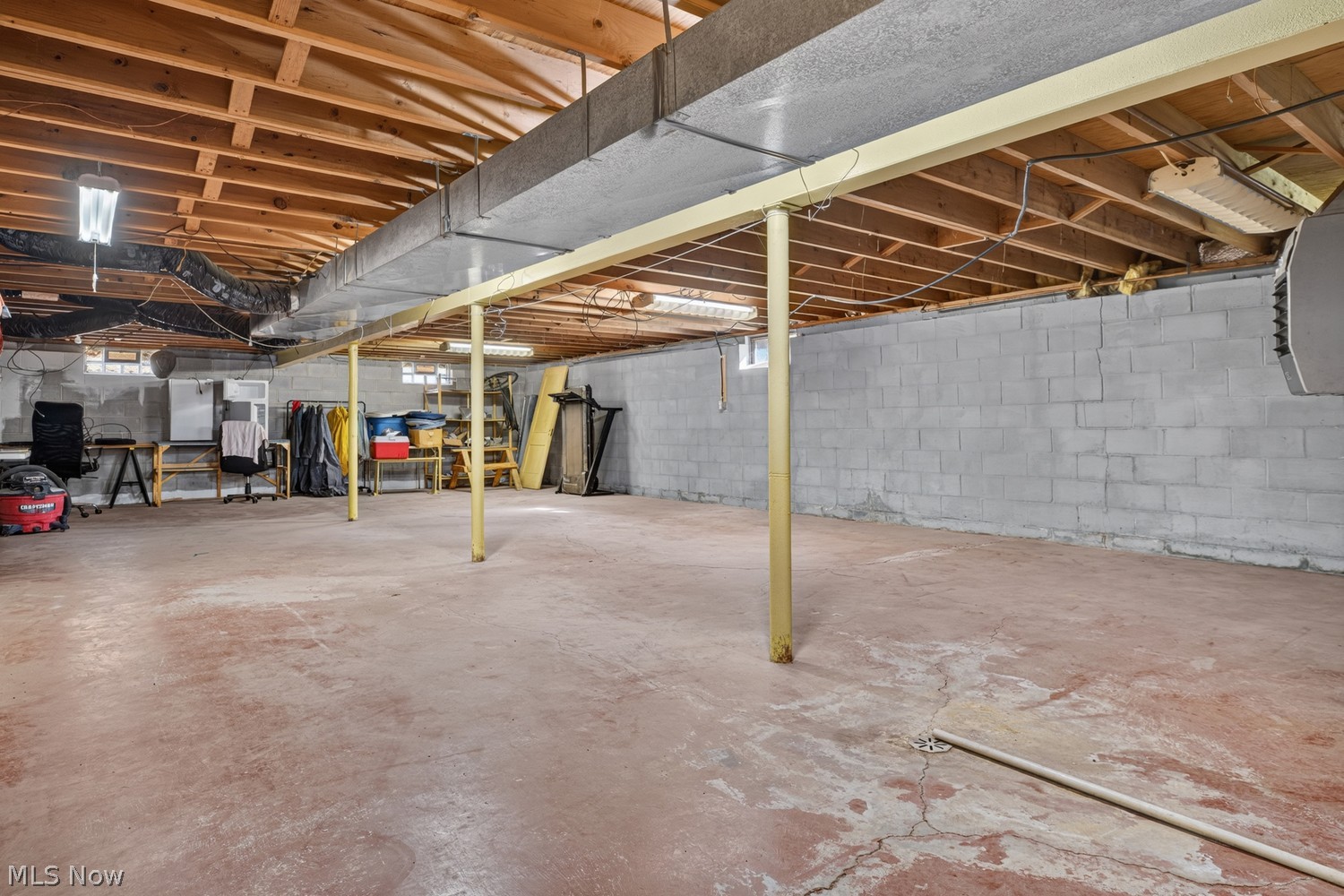 1817 N Nantucket Drive Lorain OH 44053