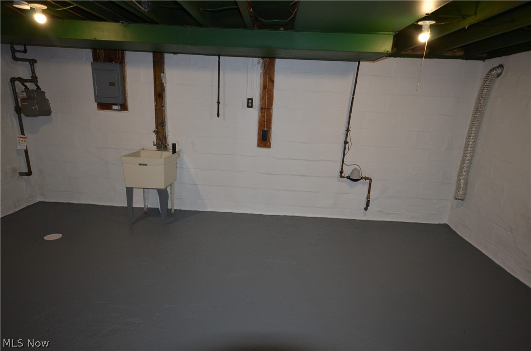486 Howe Street Akron OH 44307