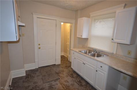 486 Howe Street Akron OH 44307