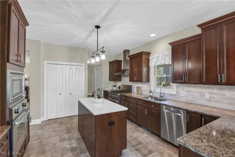 9000 Crooked Creek Lane Broadview Heights OH 44147