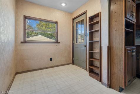 10326 Thrush Avenue Cleveland OH 44111