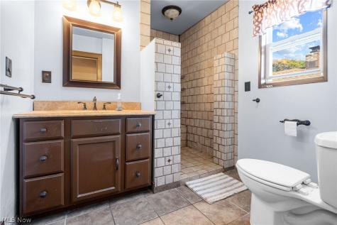 10326 Thrush Avenue Cleveland OH 44111
