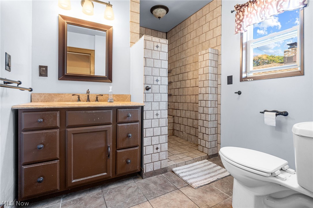 10326 Thrush Avenue Cleveland OH 44111