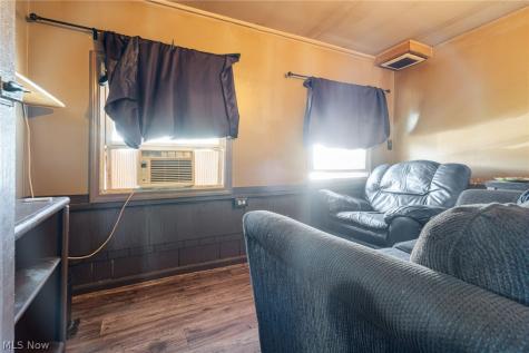 10326 Thrush Avenue Cleveland OH 44111