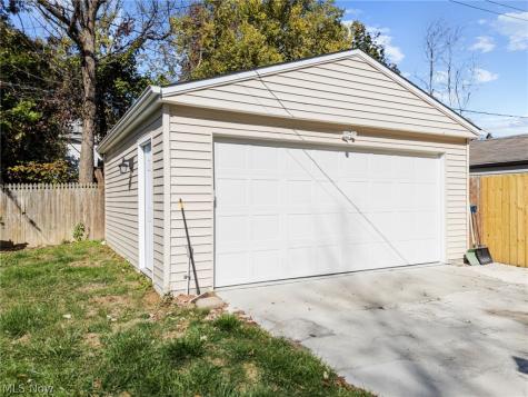 10326 Thrush Avenue Cleveland OH 44111