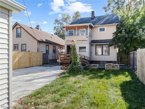 10326 Thrush Avenue Cleveland OH 44111