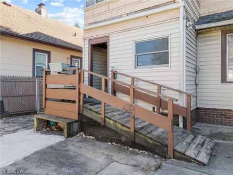 10326 Thrush Avenue Cleveland OH 44111
