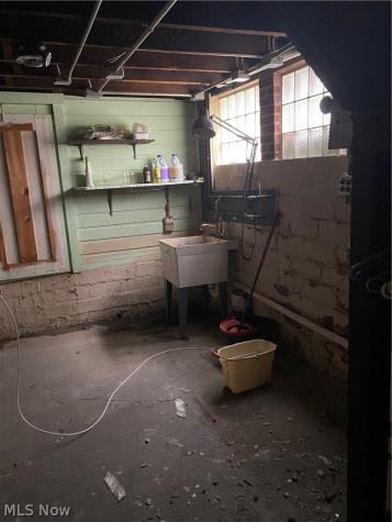 10326 Thrush Avenue Cleveland OH 44111