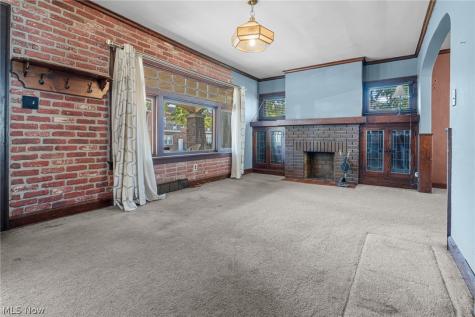 10326 Thrush Avenue Cleveland OH 44111