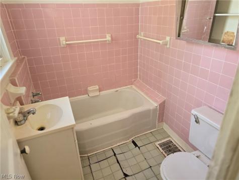 10927 Hampden Avenue Cleveland OH 44108