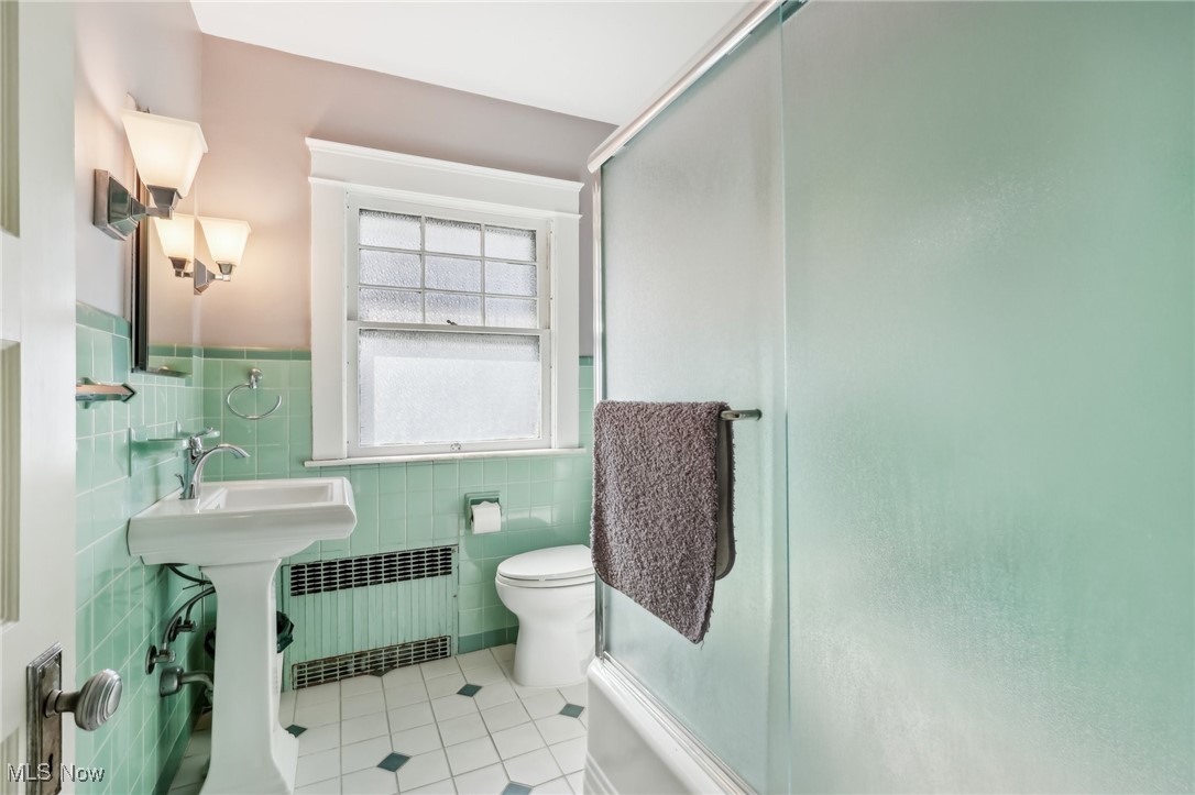 1435 W Clifton Boulevard Lakewood OH 44107