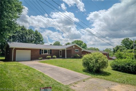104 Randolph Road Marietta OH 45750