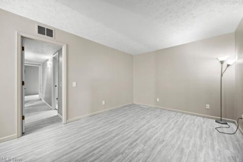 32633 Woodridge Court North Ridgeville OH 44039