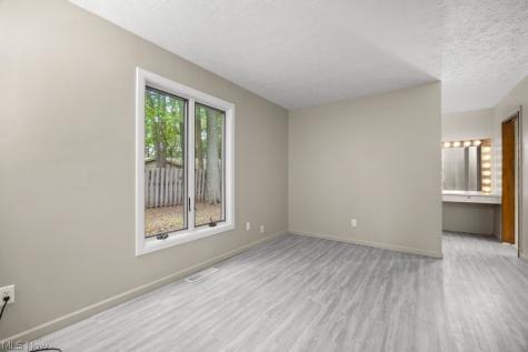32633 Woodridge Court North Ridgeville OH 44039
